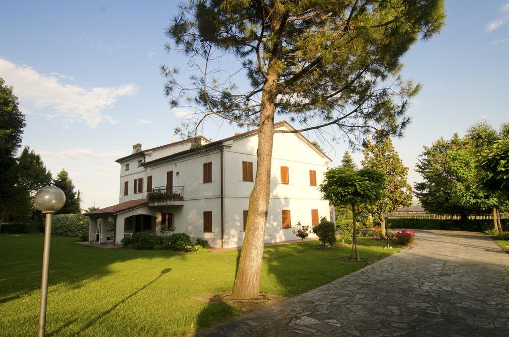 La Coccinella Bed & Breakfast Iesi Bagian luar foto