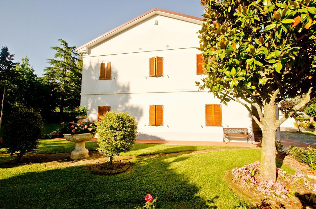 La Coccinella Bed & Breakfast Iesi Bagian luar foto