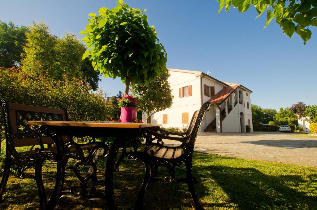 La Coccinella Bed & Breakfast Iesi Bagian luar foto